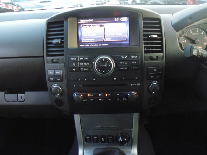 Nissan Navara Double Cab Pick Up Tekna 2.5dCi 190 4WD Four Wheel Drive Diesel Black