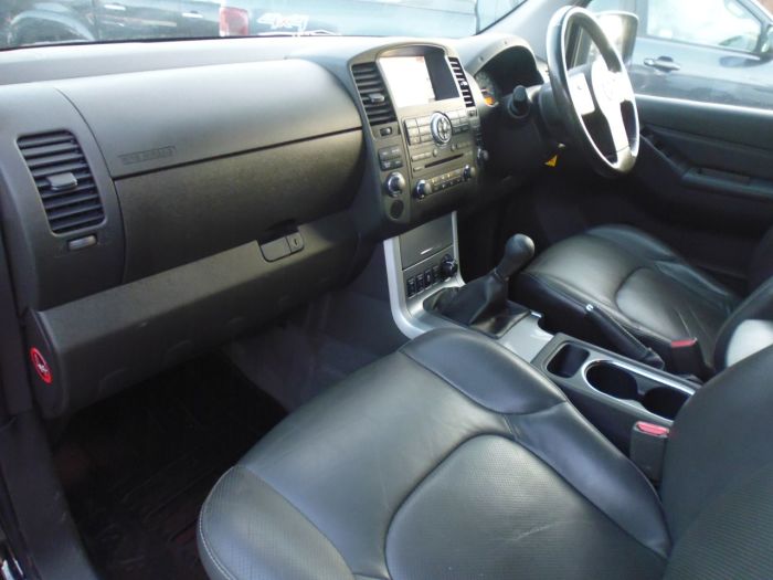 Nissan Navara Double Cab Pick Up Tekna 2.5dCi 190 4WD Four Wheel Drive Diesel Black
