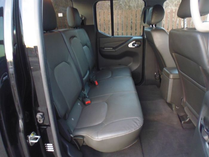 Nissan Navara Double Cab Pick Up Tekna 2.5dCi 190 4WD Four Wheel Drive Diesel Black
