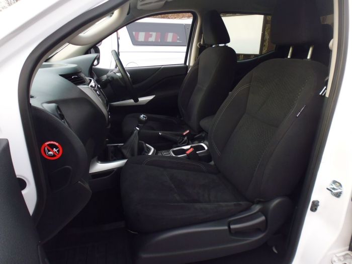 Nissan Navara Double Cab Pick Up N-Connecta 2.3dCi 190 4WD Four Wheel Drive Diesel White