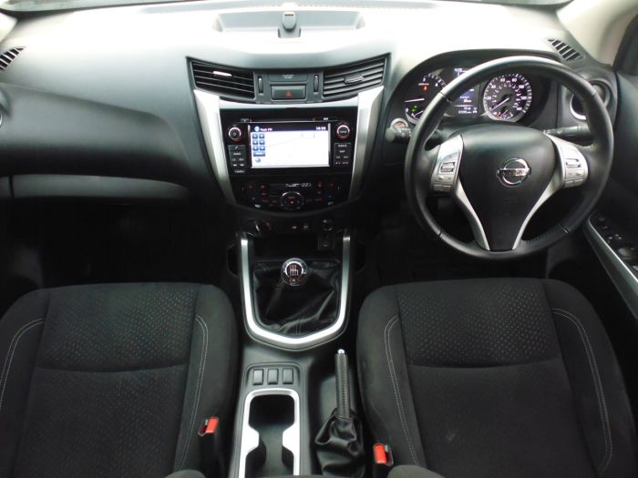 Nissan Navara Double Cab Pick Up N-Connecta 2.3dCi 190 4WD Four Wheel Drive Diesel White