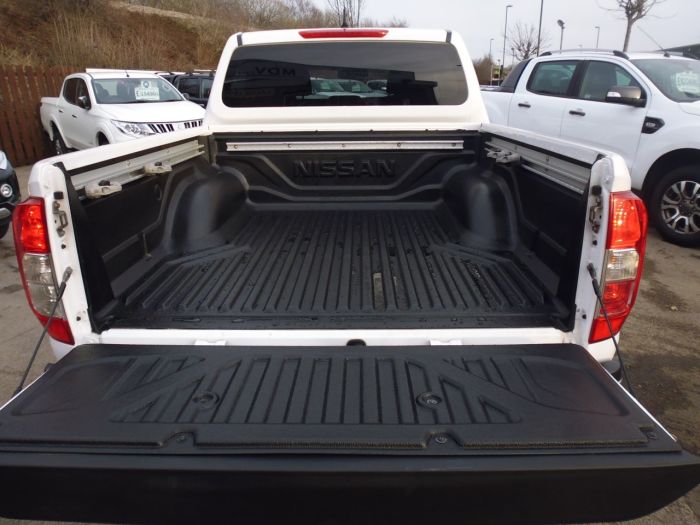 Nissan Navara Double Cab Pick Up N-Connecta 2.3dCi 190 4WD Four Wheel Drive Diesel White