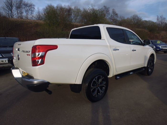 Fiat Fullback 2.4 180hp LX Double Cab Pick Up Pick Up Diesel White