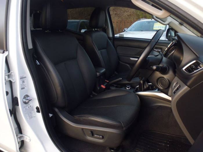 Fiat Fullback 2.4 180hp LX Double Cab Pick Up Pick Up Diesel White