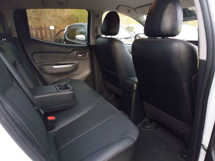 Fiat Fullback 2.4 180hp LX Double Cab Pick Up Pick Up Diesel White