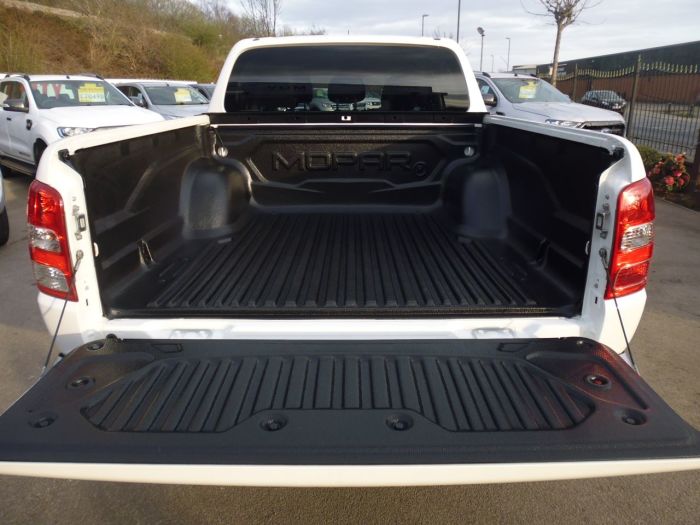 Fiat Fullback 2.4 180hp LX Double Cab Pick Up Pick Up Diesel White