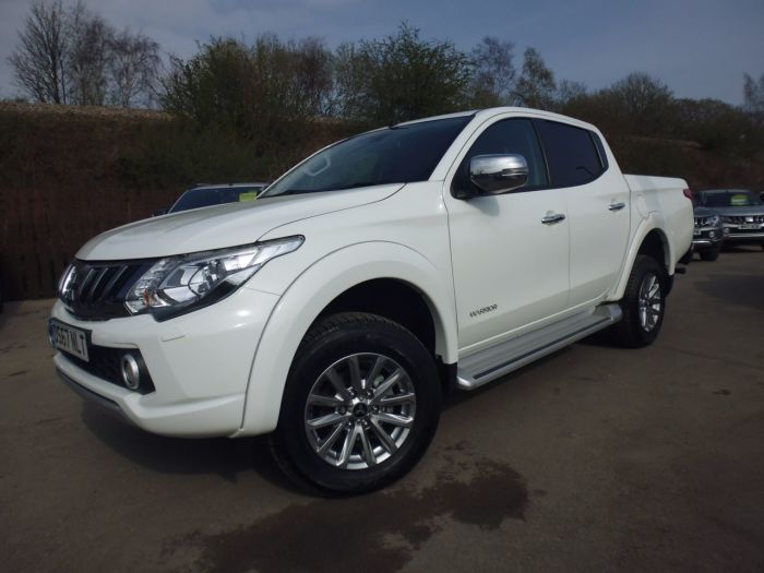 Mitsubishi L200 2.4 Double Cab DI-D 178 Warrior 4WD Four Wheel Drive Diesel White