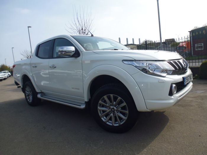 Mitsubishi L200 2.4 Double Cab DI-D 178 Warrior 4WD Four Wheel Drive Diesel White