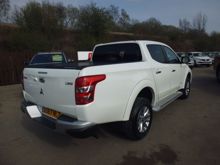 Mitsubishi L200 2.4 Double Cab DI-D 178 Warrior 4WD Four Wheel Drive Diesel White