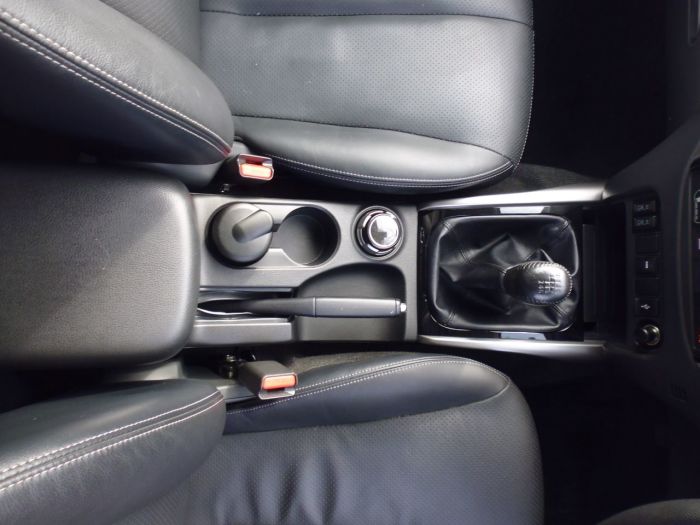 Mitsubishi L200 2.4 Double Cab DI-D 178 Warrior 4WD Four Wheel Drive Diesel White