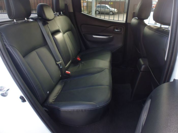 Mitsubishi L200 2.4 Double Cab DI-D 178 Warrior 4WD Four Wheel Drive Diesel White