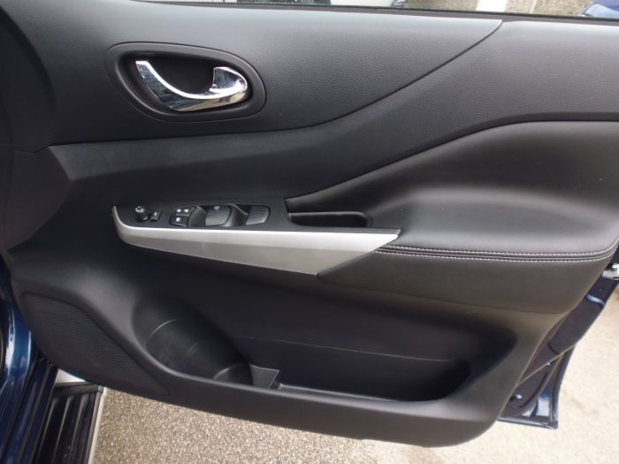 Nissan Navara Double Cab Pick Up Tekna 2.3dCi 190 4WD Pick Up Diesel Blue