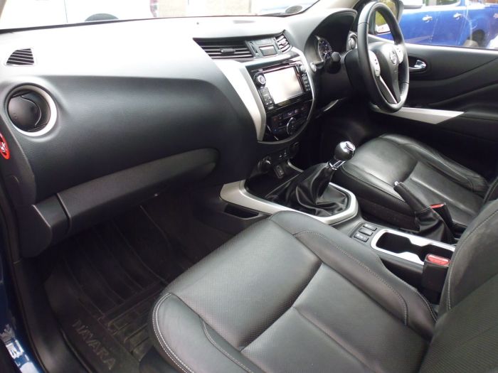 Nissan Navara Double Cab Pick Up Tekna 2.3dCi 190 4WD Pick Up Diesel Blue