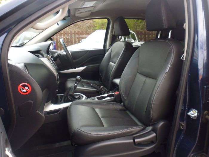Nissan Navara Double Cab Pick Up Tekna 2.3dCi 190 4WD Pick Up Diesel Blue