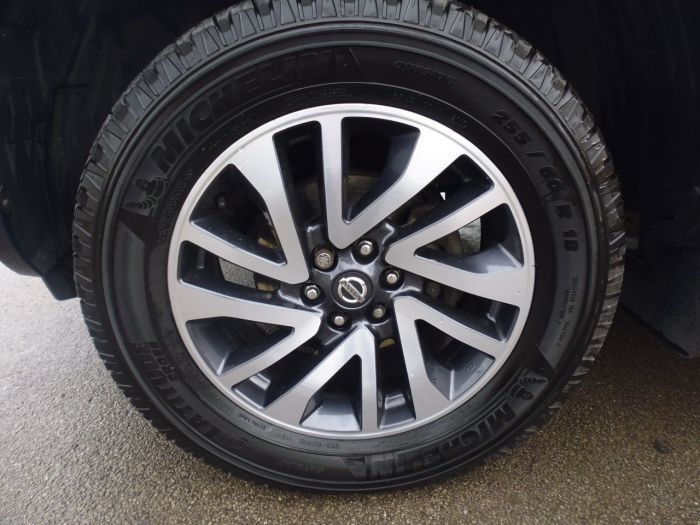 Nissan Navara Double Cab Pick Up Tekna 2.3dCi 190 4WD Pick Up Diesel Blue