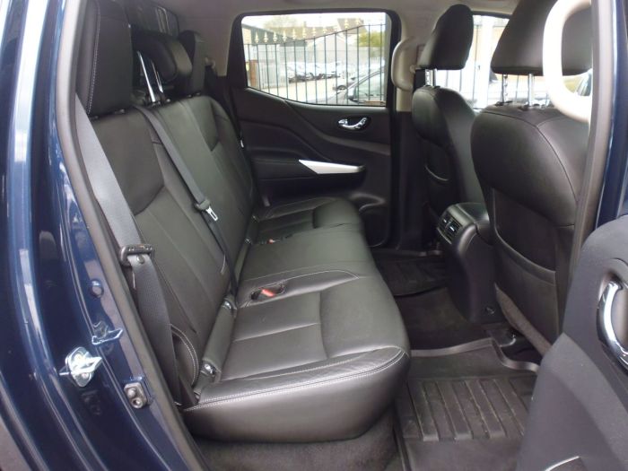 Nissan Navara Double Cab Pick Up Tekna 2.3dCi 190 4WD Pick Up Diesel Blue