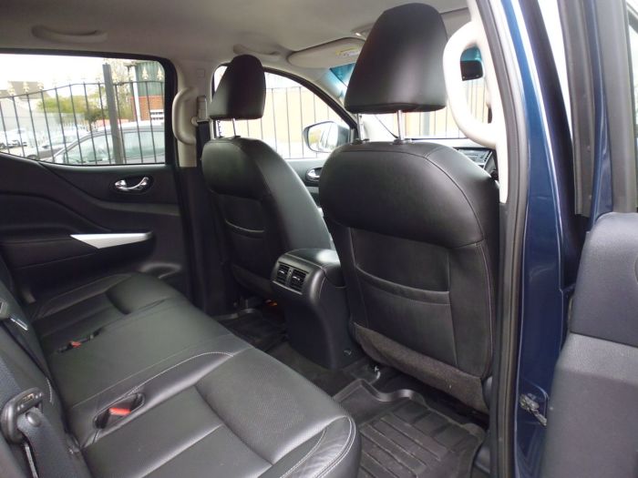 Nissan Navara Double Cab Pick Up Tekna 2.3dCi 190 4WD Pick Up Diesel Blue