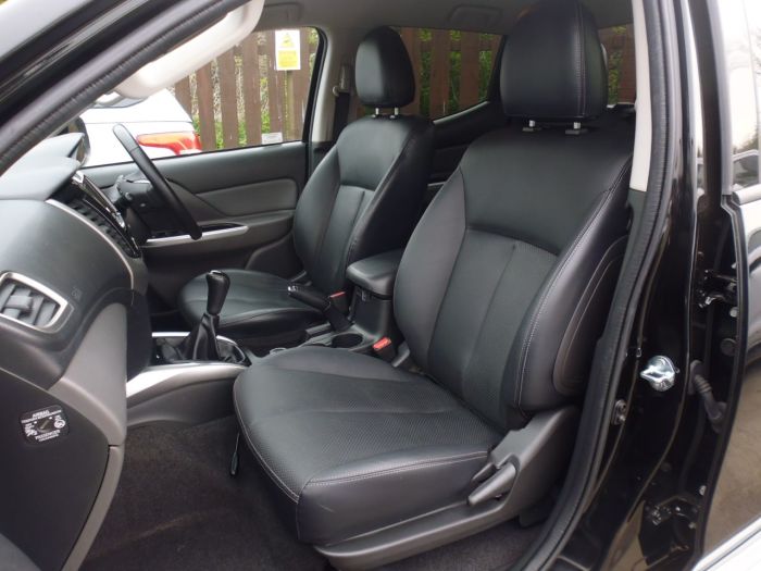 Fiat Fullback 2.4 180hp LX Double Cab Pick Up Pick Up Diesel Black