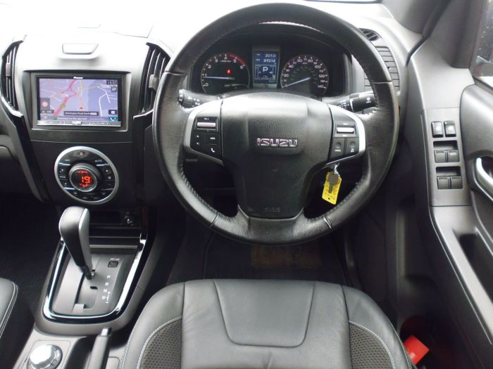 Isuzu D-max 2.5TD Blade Double Cab 4x4 Auto Pick Up Diesel Black