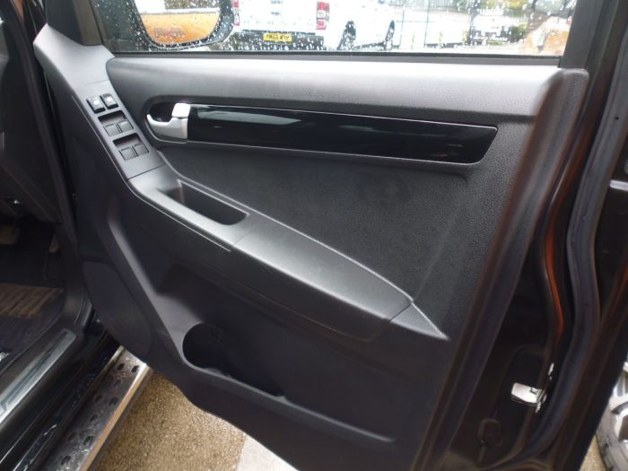 Isuzu D-max 2.5TD Blade Double Cab 4x4 Auto Pick Up Diesel Black