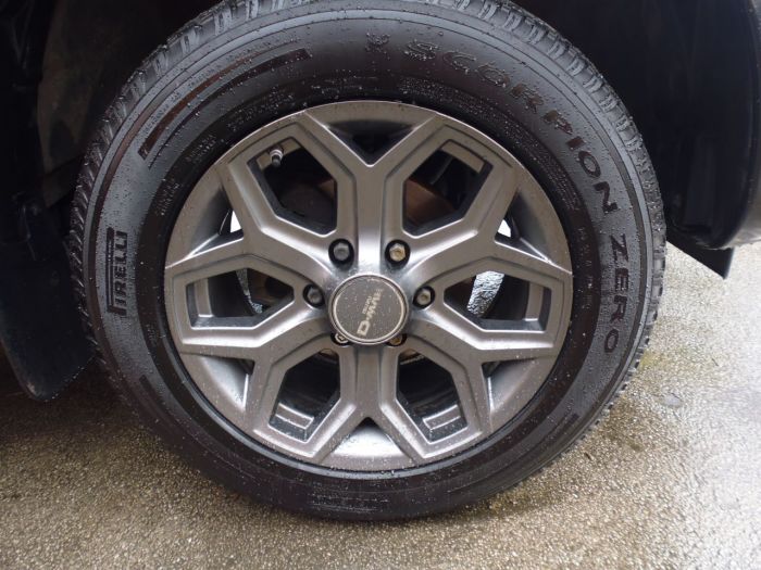Isuzu D-max 2.5TD Blade Double Cab 4x4 Auto Pick Up Diesel Black