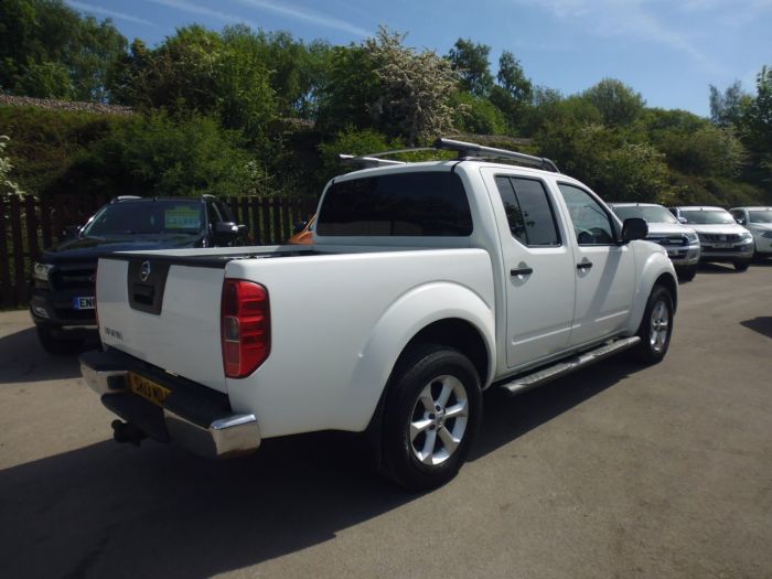 Nissan Navara Tekna Connect 2.5dCi 190 4WD Pick Up Diesel White