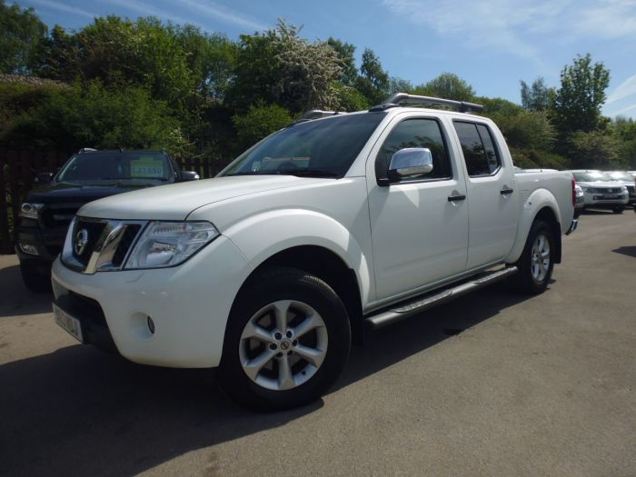 Nissan Navara Tekna Connect 2.5dCi 190 4WD Pick Up Diesel White