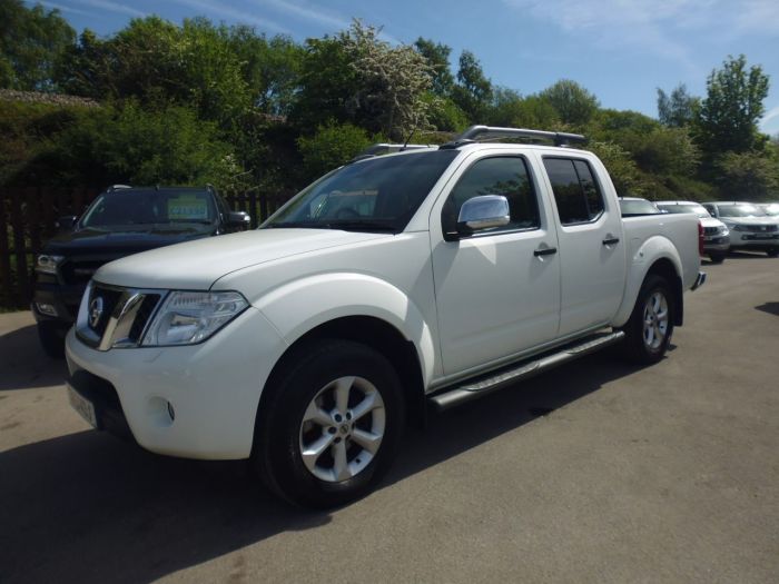 Nissan Navara Tekna Connect 2.5dCi 190 4WD Pick Up Diesel White