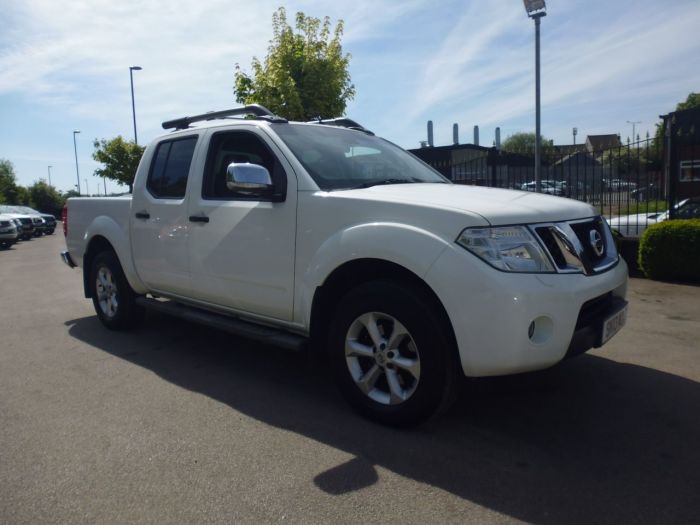 Nissan Navara Tekna Connect 2.5dCi 190 4WD Pick Up Diesel White