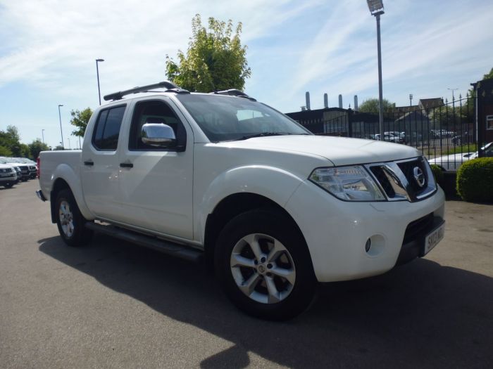 Nissan Navara Tekna Connect 2.5dCi 190 4WD Pick Up Diesel White