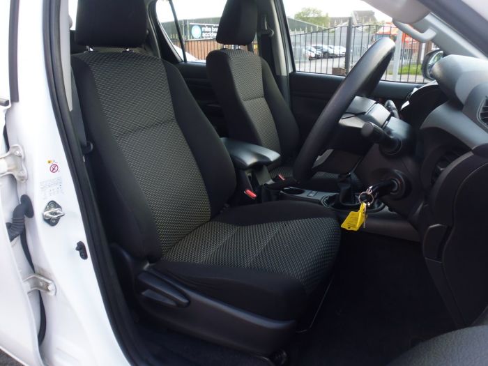 Toyota Hilux Active D/Cab Pick Up 2.4 D-4D Four Wheel Drive Diesel White