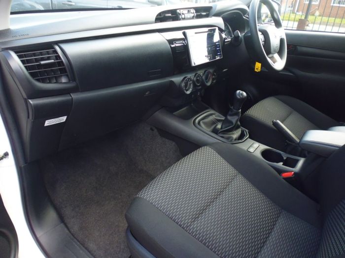 Toyota Hilux Active D/Cab Pick Up 2.4 D-4D Four Wheel Drive Diesel White