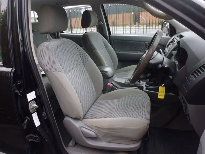 Toyota Hilux HL3 Double Cab Pick Up 3.0 D-4D 4WD Auto Pick Up Diesel Black