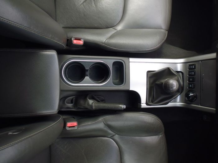 Nissan Navara Tekna Connect 2.5dCi 190 4WD Pick Up Diesel White