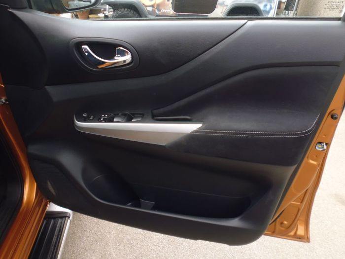 Nissan Navara Double Cab Pick Up N-Connecta 2.3dCi 190 4WD Pick Up Diesel Yellow