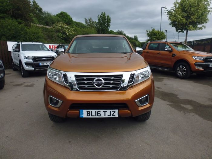 Nissan Navara Double Cab Pick Up N-Connecta 2.3dCi 190 4WD Pick Up Diesel Yellow