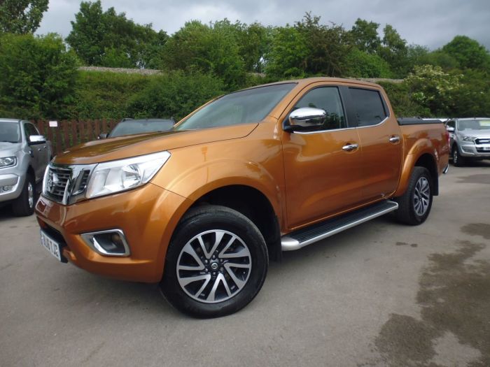Nissan Navara Double Cab Pick Up N-Connecta 2.3dCi 190 4WD Pick Up Diesel Yellow