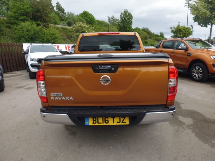 Nissan Navara Double Cab Pick Up N-Connecta 2.3dCi 190 4WD Pick Up Diesel Yellow