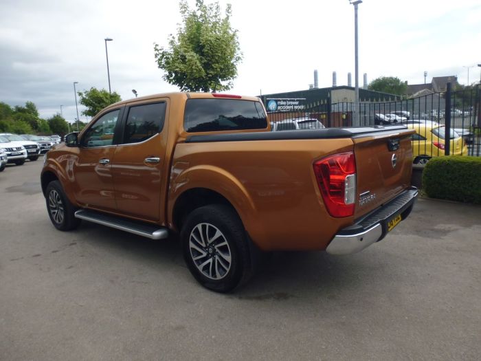 Nissan Navara Double Cab Pick Up N-Connecta 2.3dCi 190 4WD Pick Up Diesel Yellow