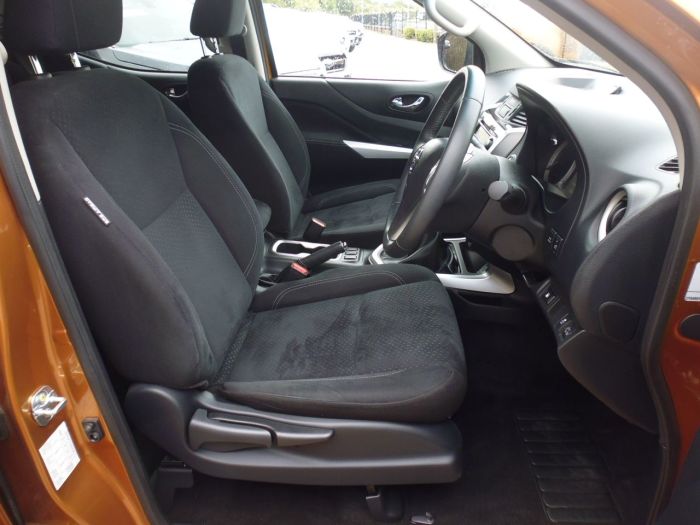 Nissan Navara Double Cab Pick Up N-Connecta 2.3dCi 190 4WD Pick Up Diesel Yellow