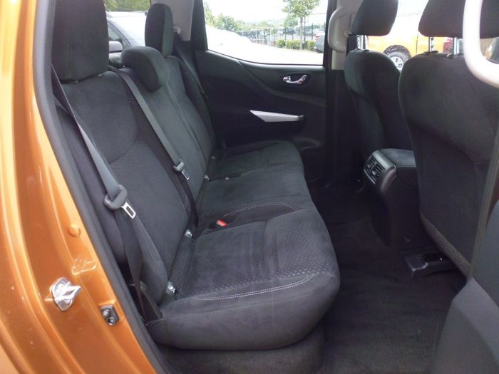 Nissan Navara Double Cab Pick Up N-Connecta 2.3dCi 190 4WD Pick Up Diesel Yellow