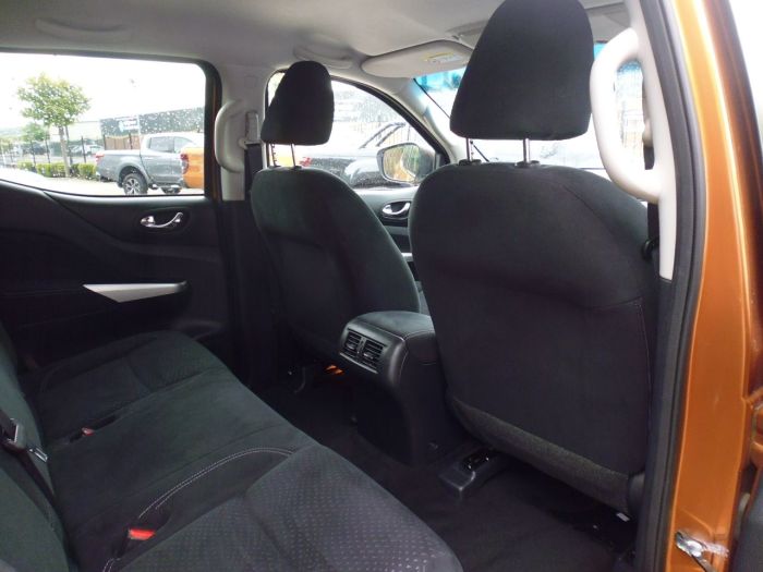 Nissan Navara Double Cab Pick Up N-Connecta 2.3dCi 190 4WD Pick Up Diesel Yellow