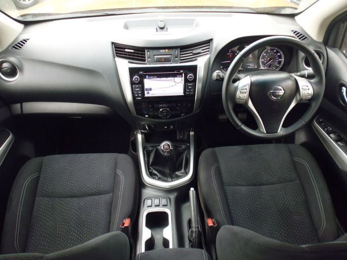 Nissan Navara Double Cab Pick Up N-Connecta 2.3dCi 190 4WD Pick Up Diesel Yellow