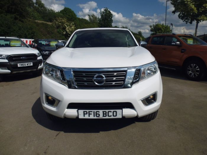 Nissan Navara Double Cab Pick Up Acenta+ 2.3dCi 190 4WD Pick Up Diesel White