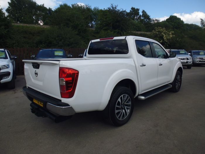 Nissan Navara Double Cab Pick Up Acenta+ 2.3dCi 190 4WD Pick Up Diesel White