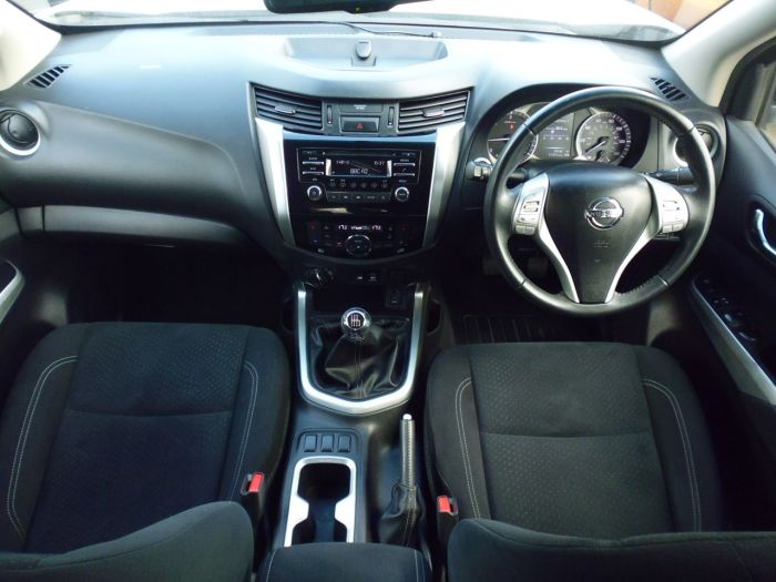 Nissan Navara Double Cab Pick Up Acenta+ 2.3dCi 190 4WD Pick Up Diesel White