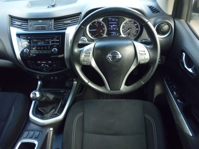 Nissan Navara Double Cab Pick Up Acenta+ 2.3dCi 190 4WD Pick Up Diesel White