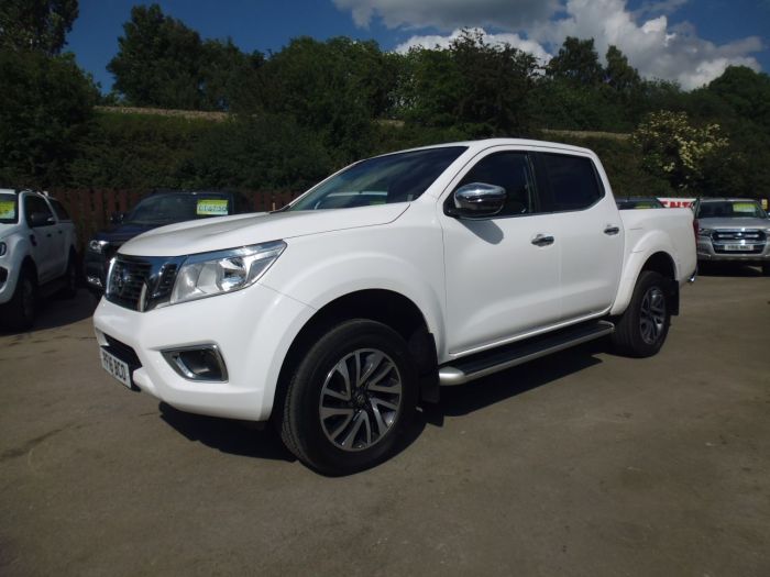Nissan Navara Double Cab Pick Up Acenta+ 2.3dCi 190 4WD Pick Up Diesel White
