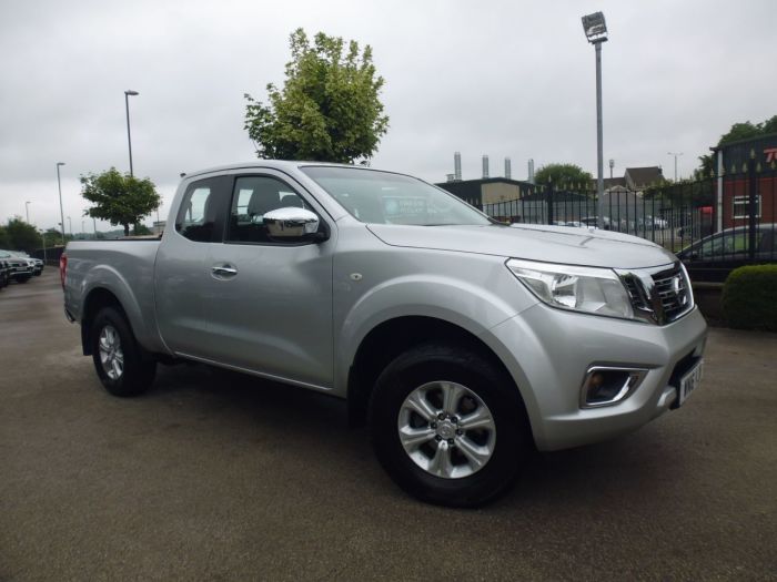 Nissan Navara King Cab Pick Up Acenta 2.3dCi 160 4WD Pick Up Diesel Silver