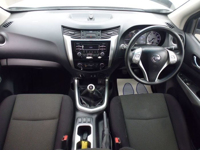 Nissan Navara King Cab Pick Up Acenta 2.3dCi 160 4WD Pick Up Diesel Silver